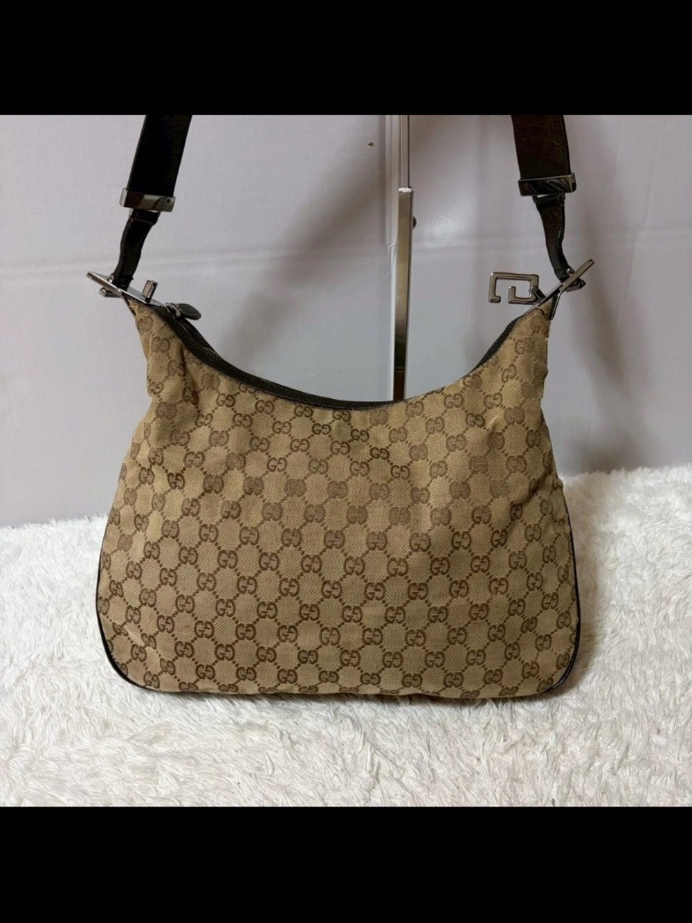 Gucci Beige GG Canvas Hobo Bag with Green-Red Trim - Picture 3 of 11